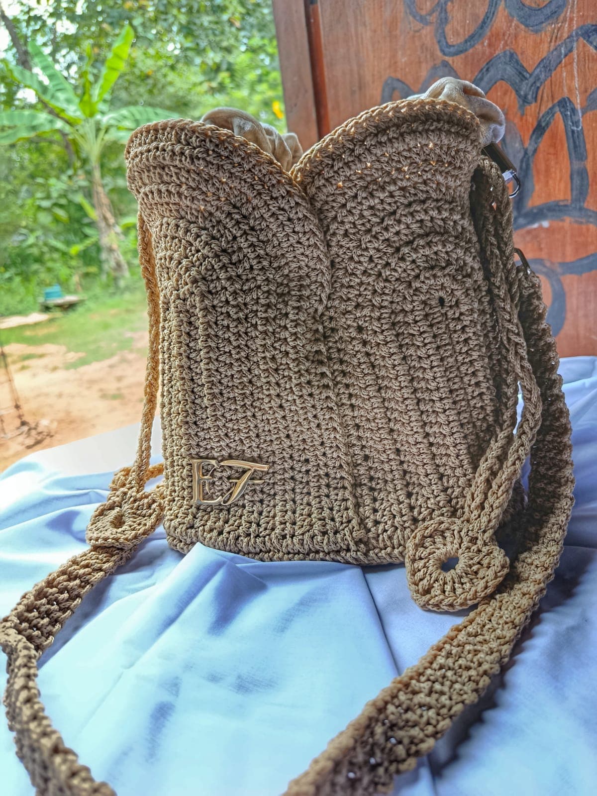 Elan Aura detail weave close-up.